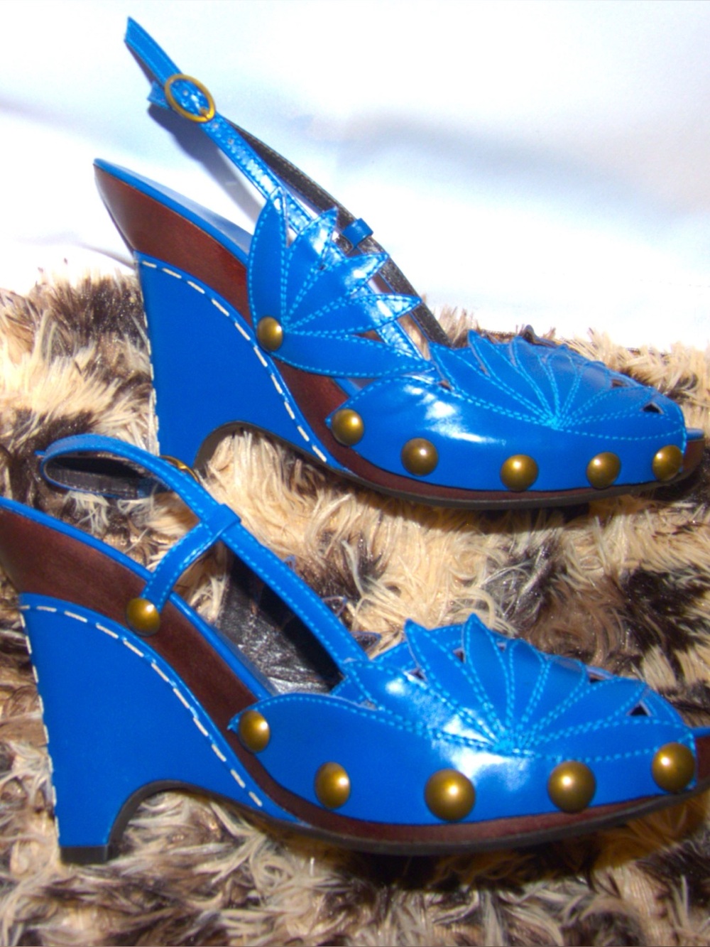 Vintage Y2K BCBG blue leather wedge sandals